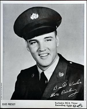 Elvis Presley glossy photo with original 1958 King Creole album.